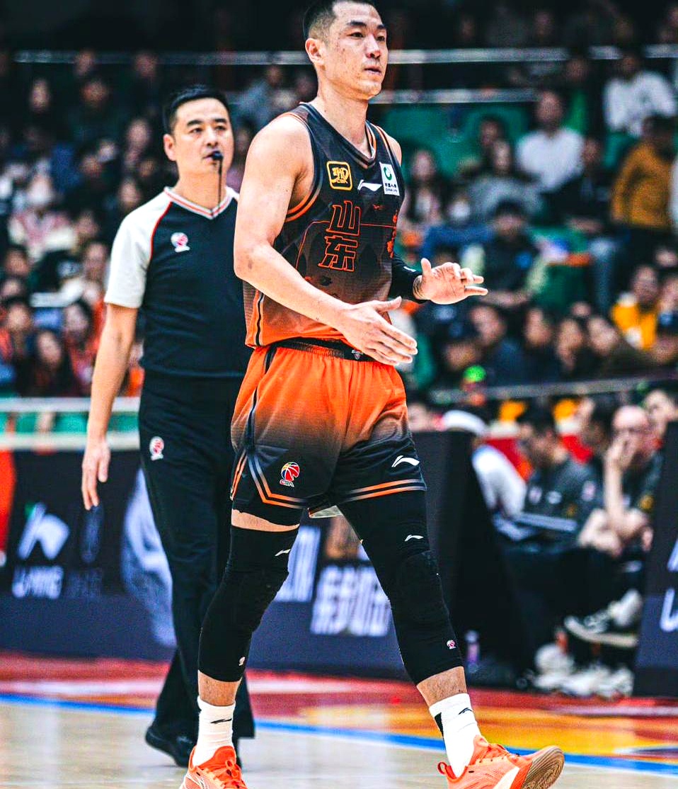 关键时刻山东男篮备战NBA常规赛,门线救险细节曝光,质疑声仍在,资深球员宣示担当(山东男篮今天最新消息视频直播) 关键时刻山东男篮备战NBA常规赛,门线救险细节曝光,质疑声仍在,资深球员宣示担当(山东男篮今天最新消息视频直播)