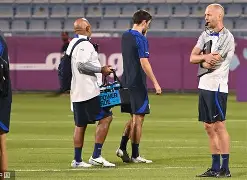 今夜体能课后，莱比锡更衣室发声备战欧冠，态度坚定，资深球员宣示担当(莱比锡欧冠队徽)