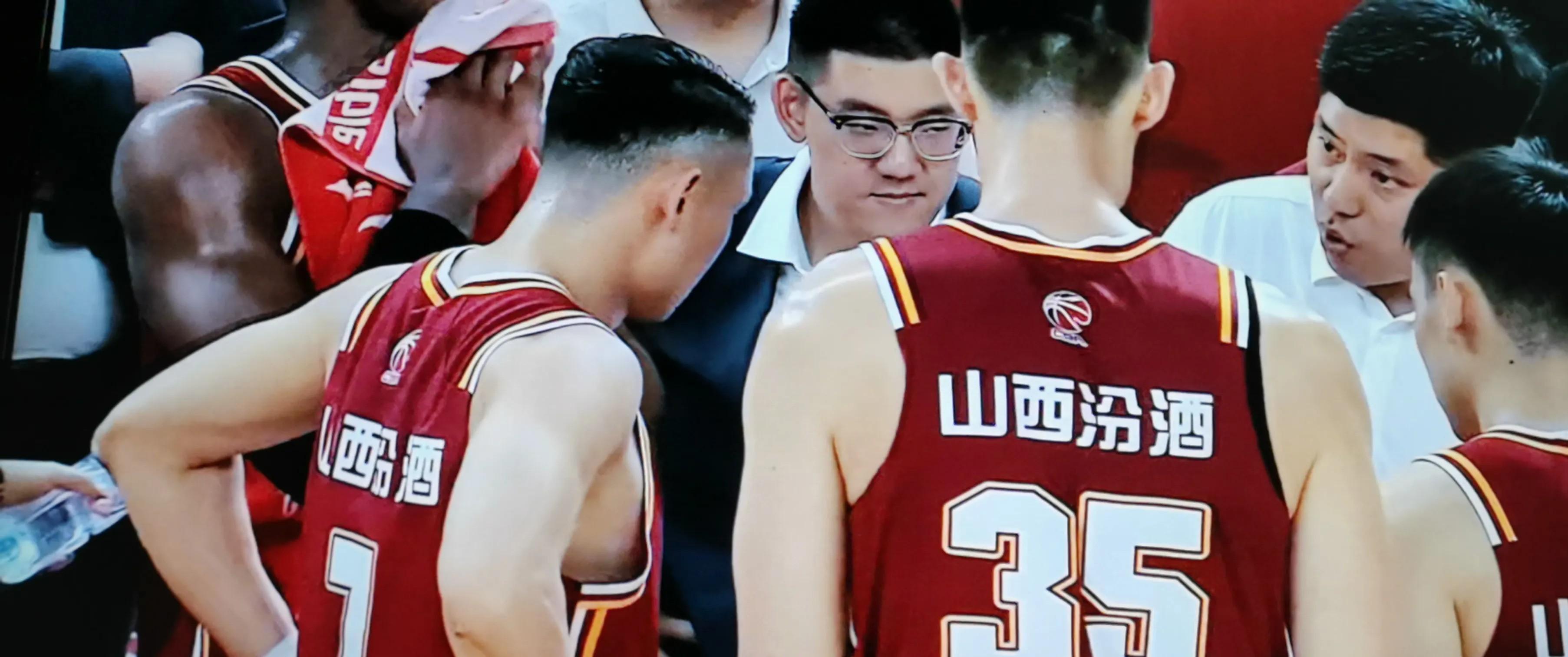 关于CBA季后赛赛程吃紧，深圳男篮清晨主帅复盘，压力陡增，临场指挥获称赞的信息